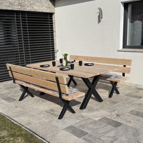 Gartengarnitur aus Lärchenholz